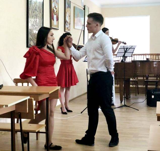 Олег Нищота і Аліна Брикайло.Танго (кер.Щур Н.Б.)